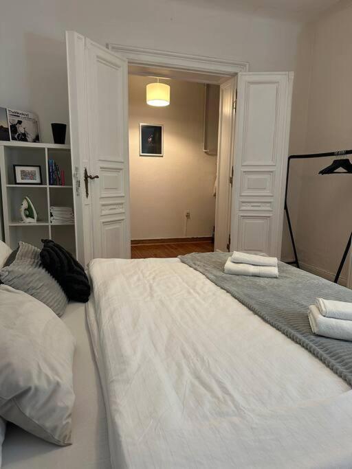 Grosses Apartment Am Kudamm Berlin Exterior foto